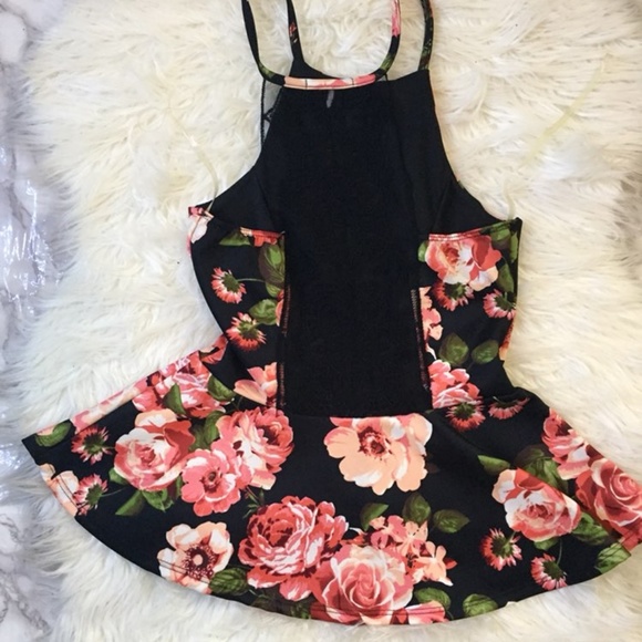 $9| Floral Laced Blouse/Tank - Picture 4 of 6